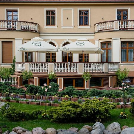Palac Ogrodowa Tarnowskie Góry Exteriör bild