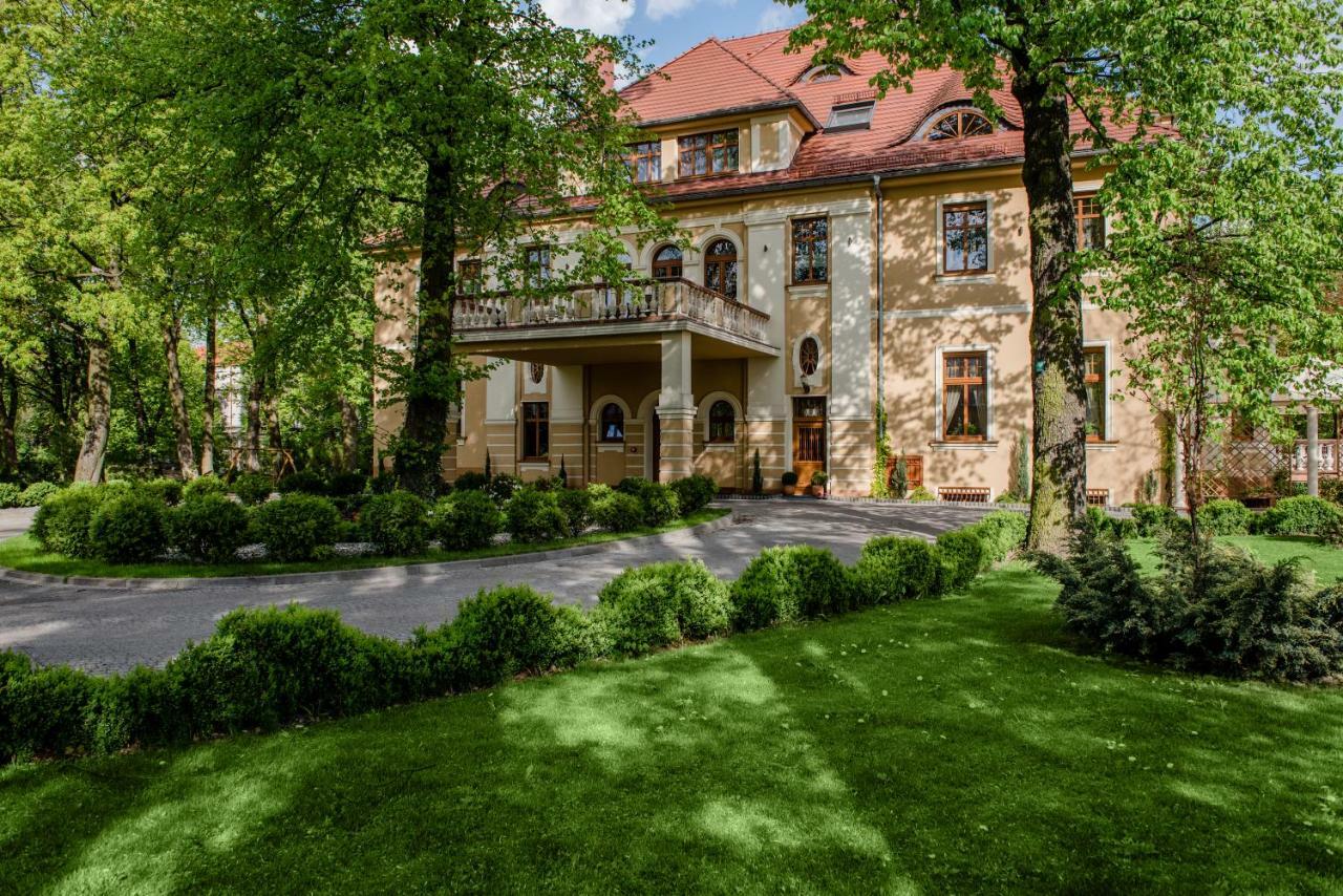 Palac Ogrodowa Tarnowskie Góry Exteriör bild